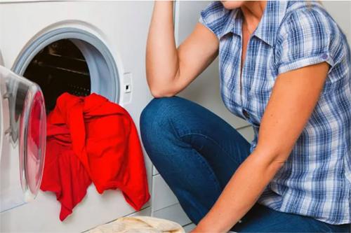 Подробнее о статье ПОЧЕМУ СТИРАЛЬНАЯ МАШИНА НЕ ПЕРЕКЛЮЧАЕТСЯ НА ПОЛОСКАНИЕ ИЛИ ОТЖИМ